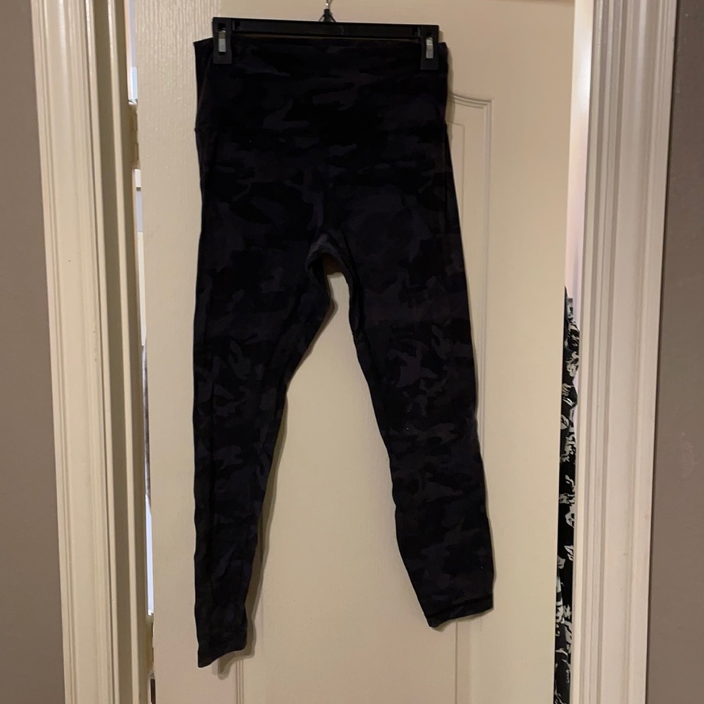 Lululemon black camo align pant, 25”, size 8, USED